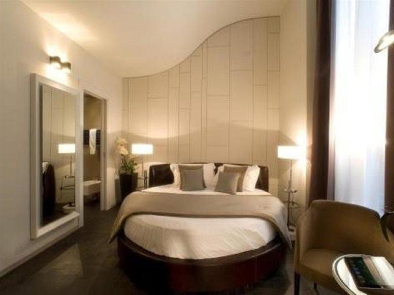 Piazza Del Gesu' Luxury Suites Rome Exterior photo