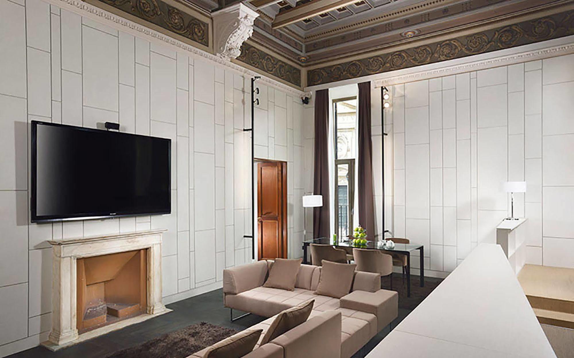 Piazza Del Gesu' Luxury Suites Rome Exterior photo