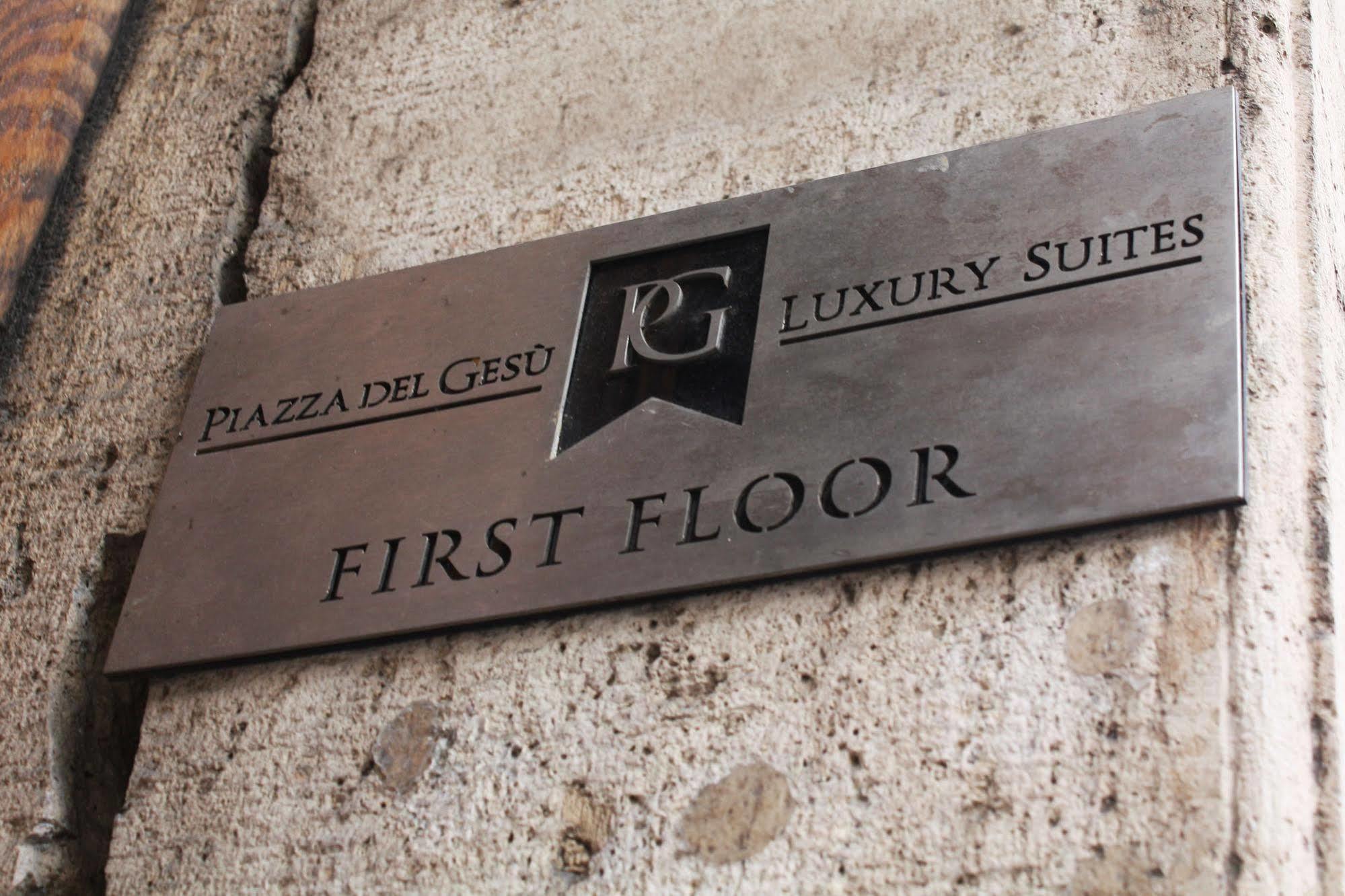 Piazza Del Gesu' Luxury Suites Rome Exterior photo